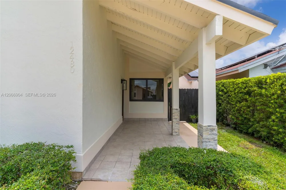 12480 SW 9th St Miami, FL 33184