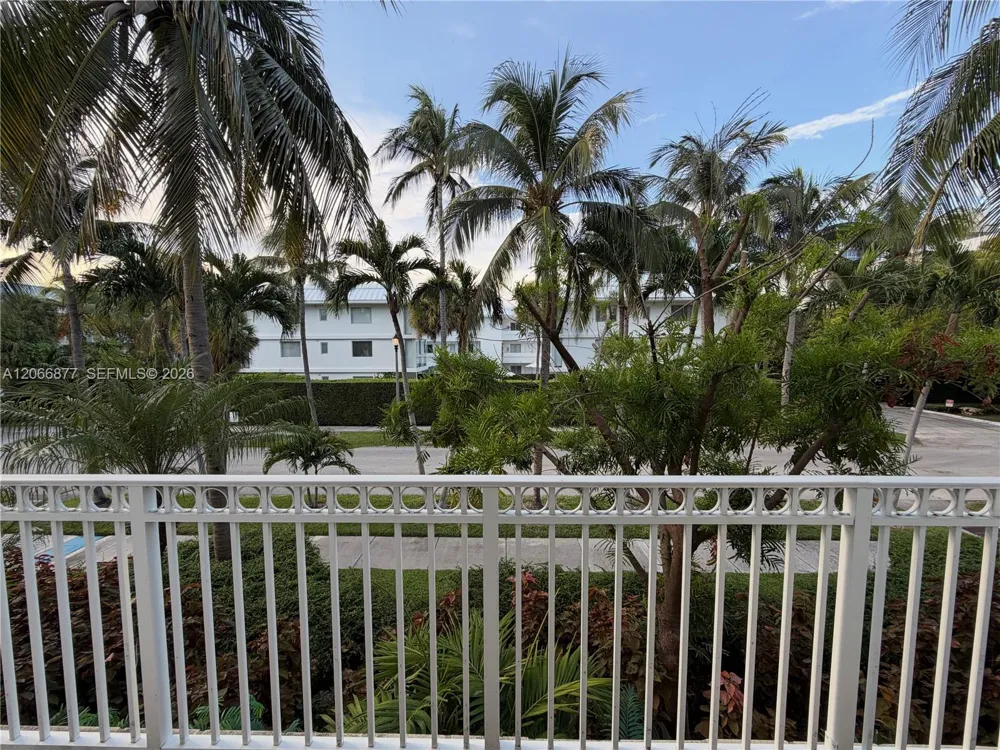 290 Sunrise Dr #205 Key Biscayne, FL 33149