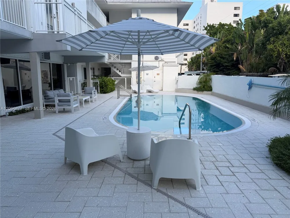 290 Sunrise Dr #205 Key Biscayne, FL 33149