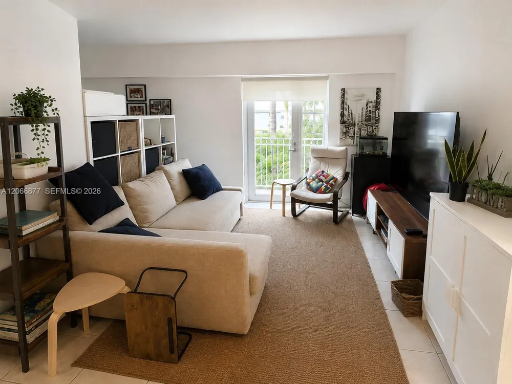 290 Sunrise Dr #205 Key Biscayne, FL 33149