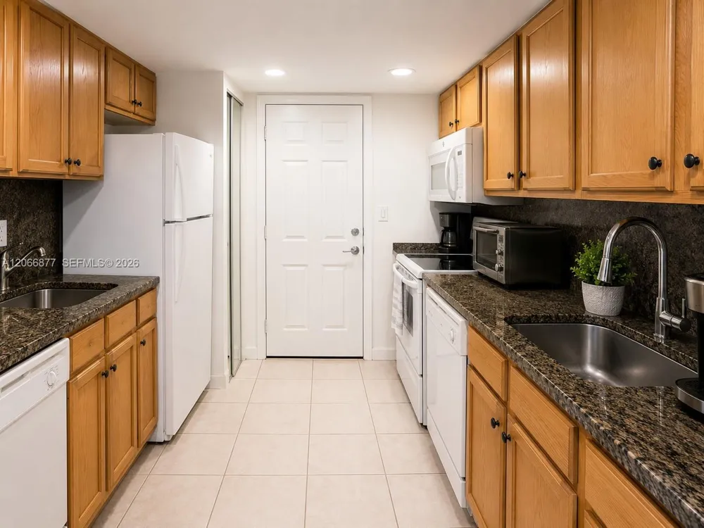 290 Sunrise Dr #205 Key Biscayne, FL 33149