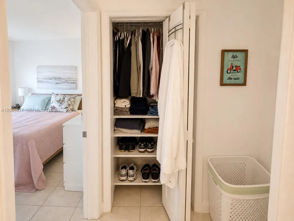 290 Sunrise Dr #205 Key Biscayne, FL 33149