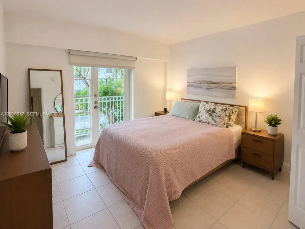 290 Sunrise Dr #205 Key Biscayne, FL 33149
