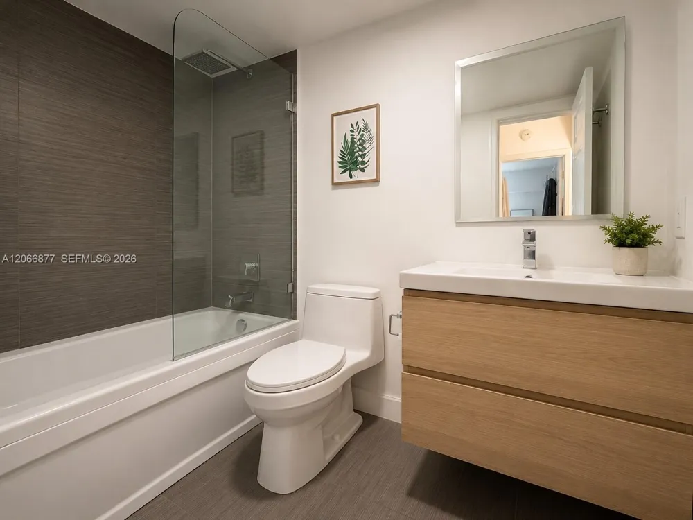 290 Sunrise Dr #205 Key Biscayne, FL 33149