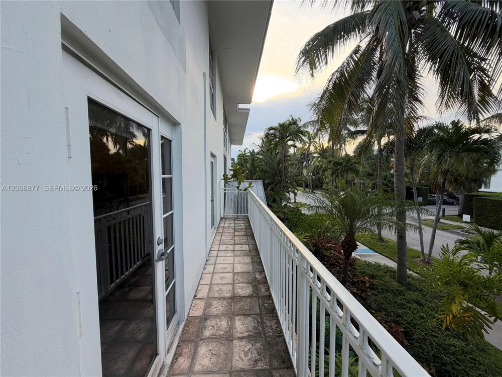 290 Sunrise Dr #205 Key Biscayne, FL 33149