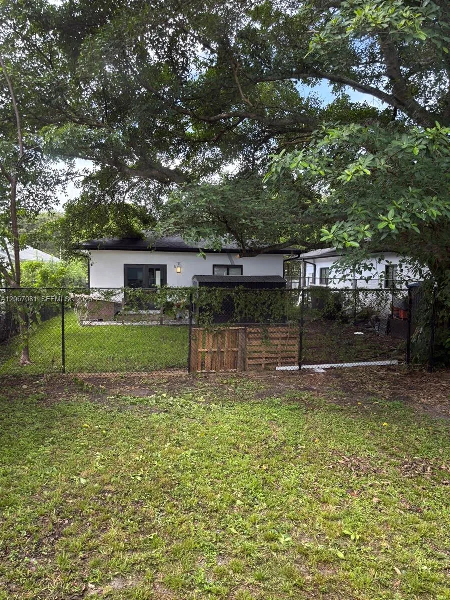 2358 NW 58th St Miami, FL 33142