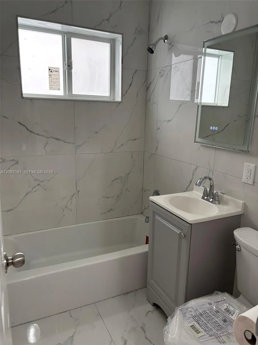 2358 NW 58th St Miami, FL 33142