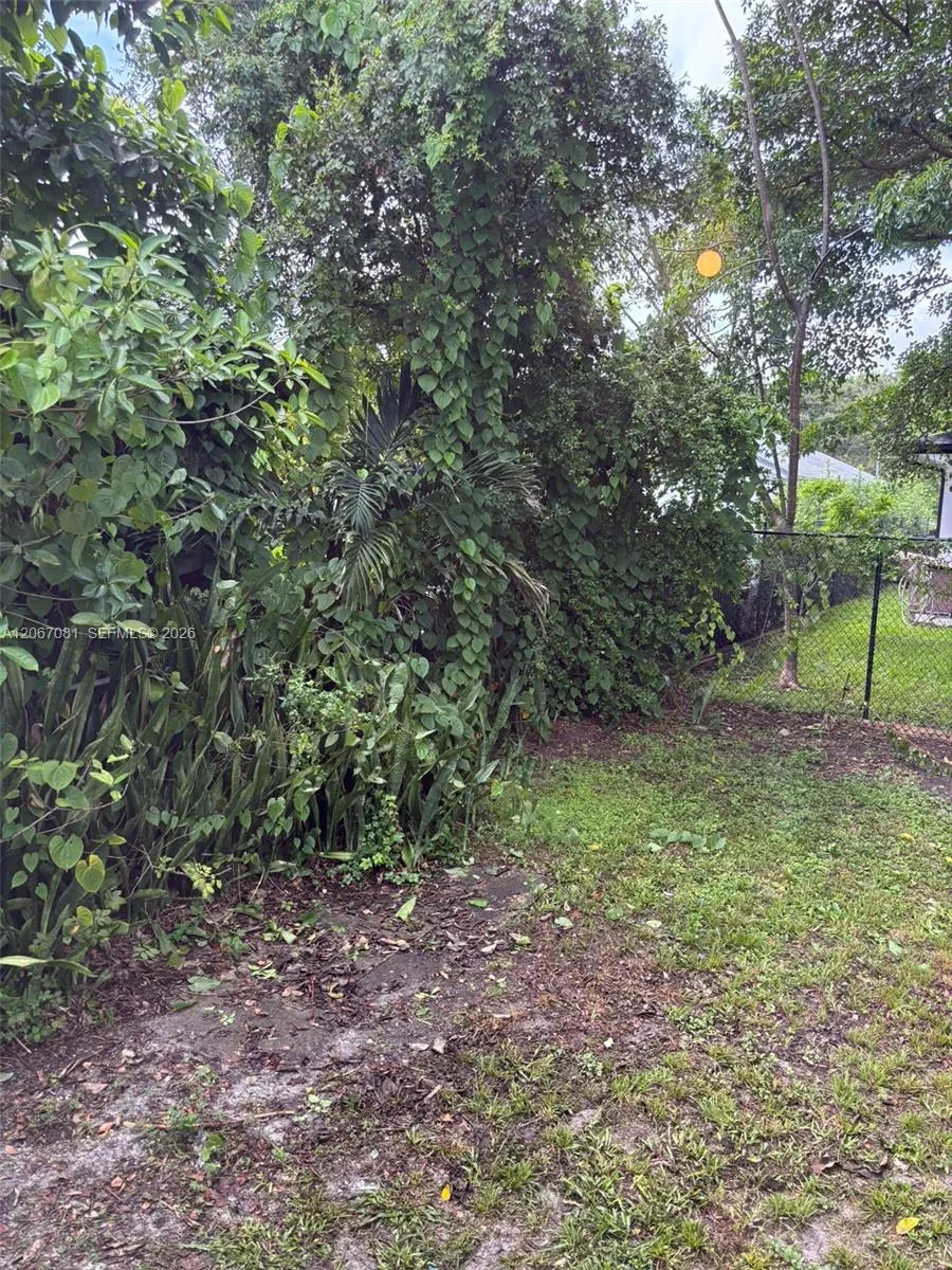 2358 NW 58th St Miami, FL 33142