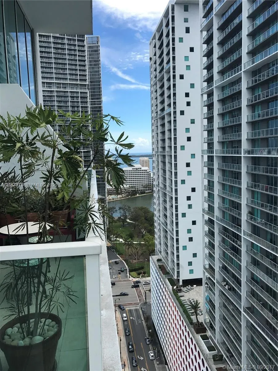 41 SE 5th St #1606 Miami, FL 33131