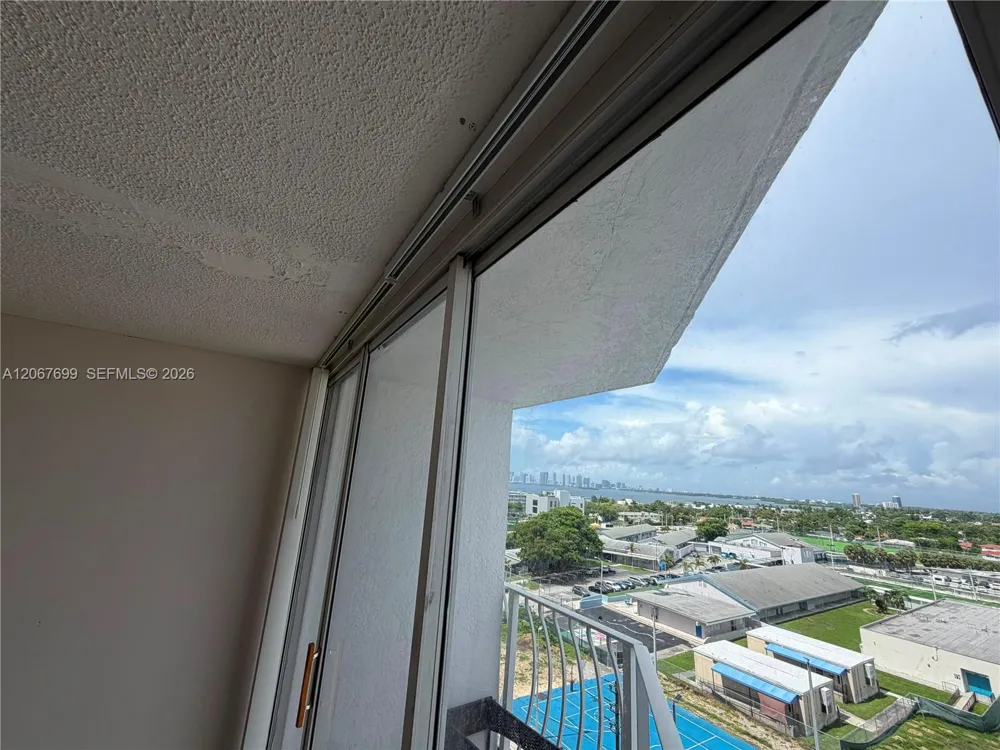 7601 E Treasure Dr #2220 North Bay Village, FL 33141