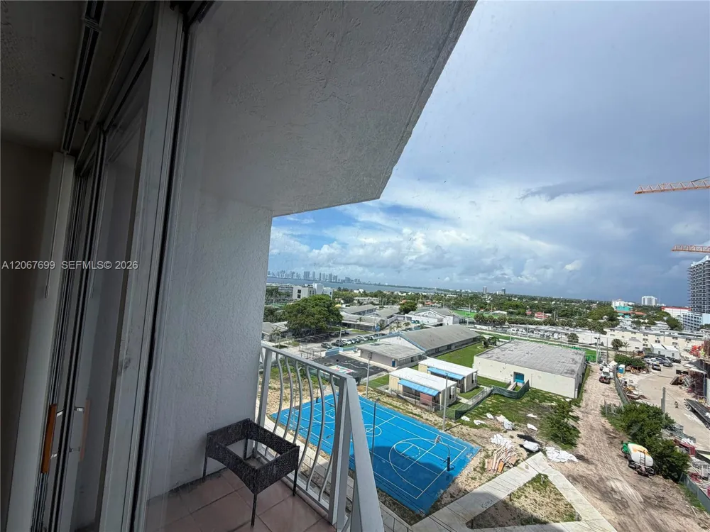 7601 E Treasure Dr #2220 North Bay Village, FL 33141