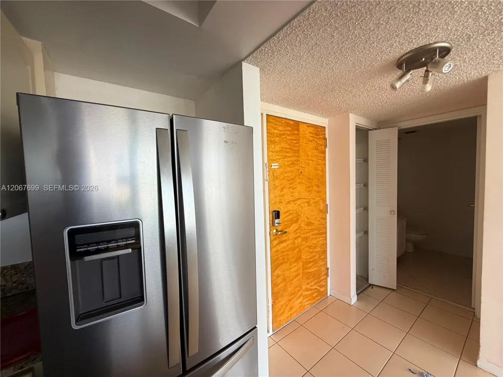 7601 E Treasure Dr #2220 North Bay Village, FL 33141