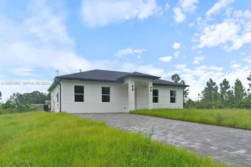 710 Peacock Ave Lehigh Acres, FL 33974