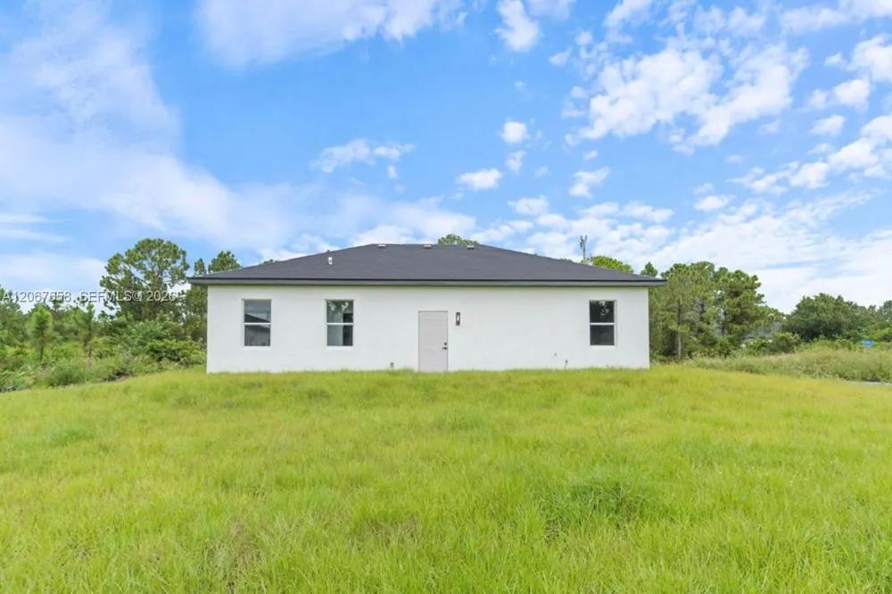 710 Peacock Ave Lehigh Acres, FL 33974