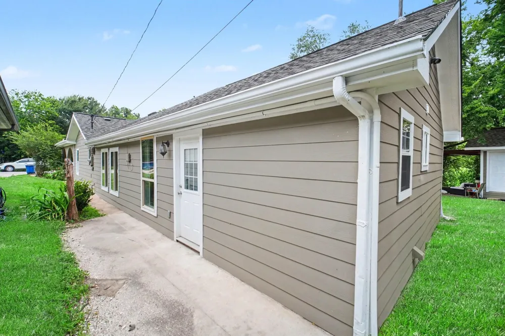 104 Virginia Street South Houston, TX 77587