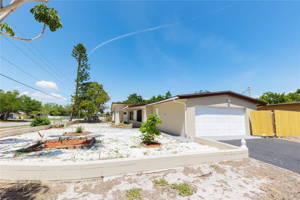 4946 DR MARTIN LUTHER KING JR STREET S St Petersburg, FL 33705
