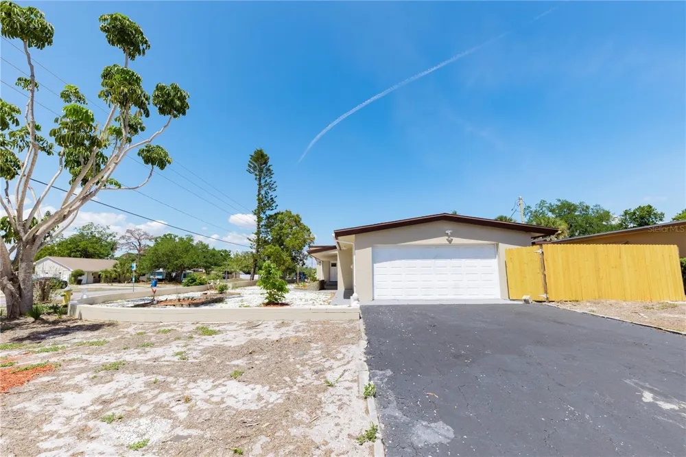 4946 DR MARTIN LUTHER KING JR STREET S St Petersburg, FL 33705