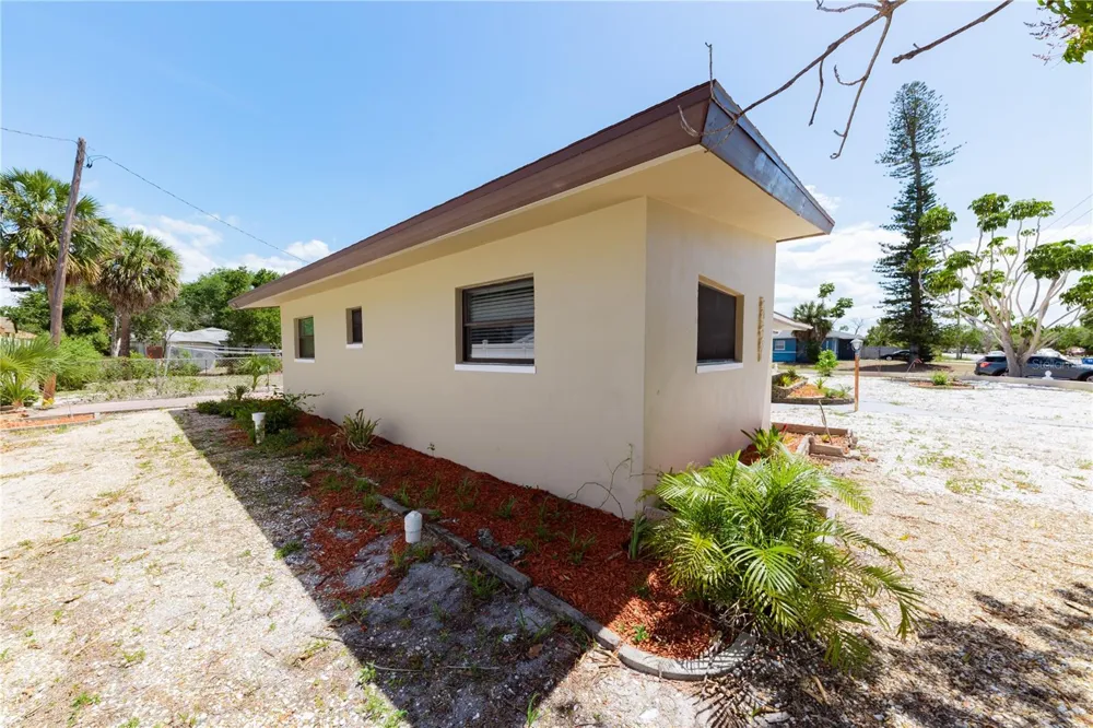 4946 DR MARTIN LUTHER KING JR STREET S St Petersburg, FL 33705