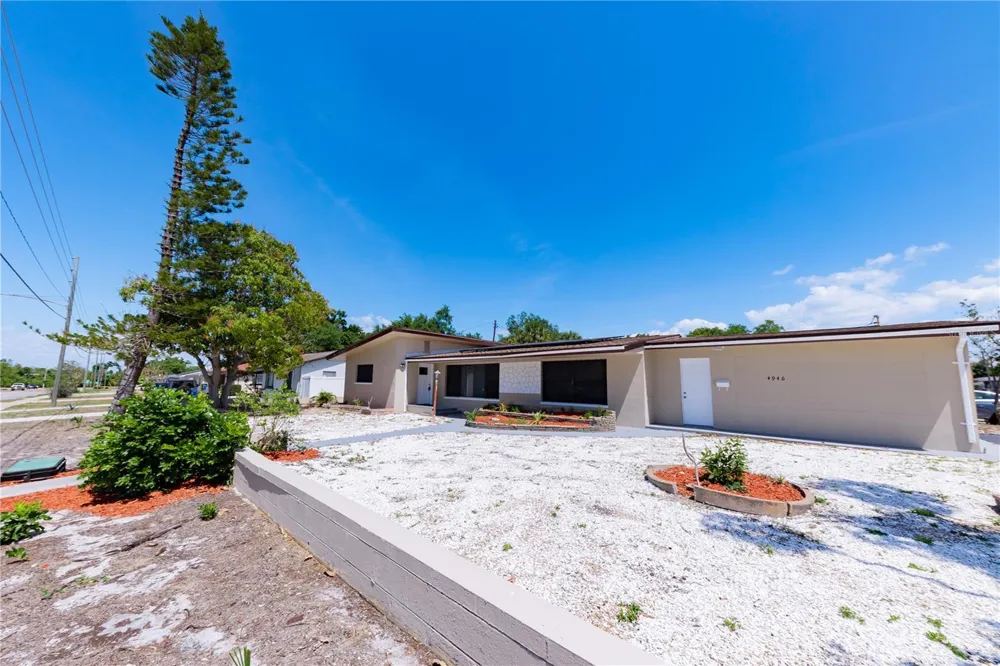 4946 DR MARTIN LUTHER KING JR STREET S St Petersburg, FL 33705
