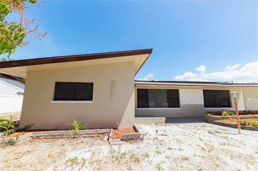 4946 DR MARTIN LUTHER KING JR STREET S St Petersburg, FL 33705