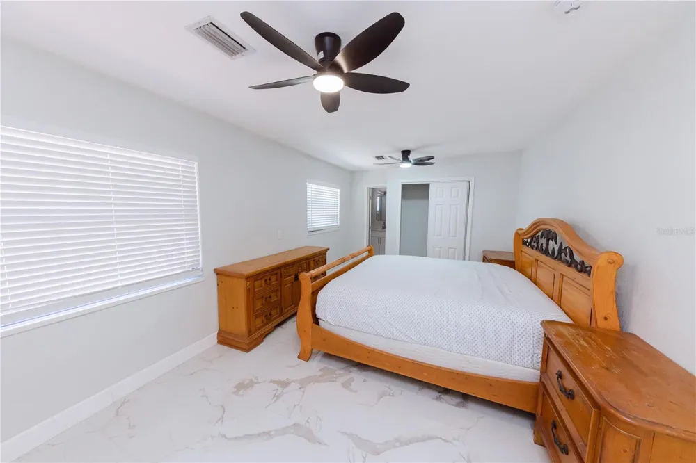4946 DR MARTIN LUTHER KING JR STREET S St Petersburg, FL 33705