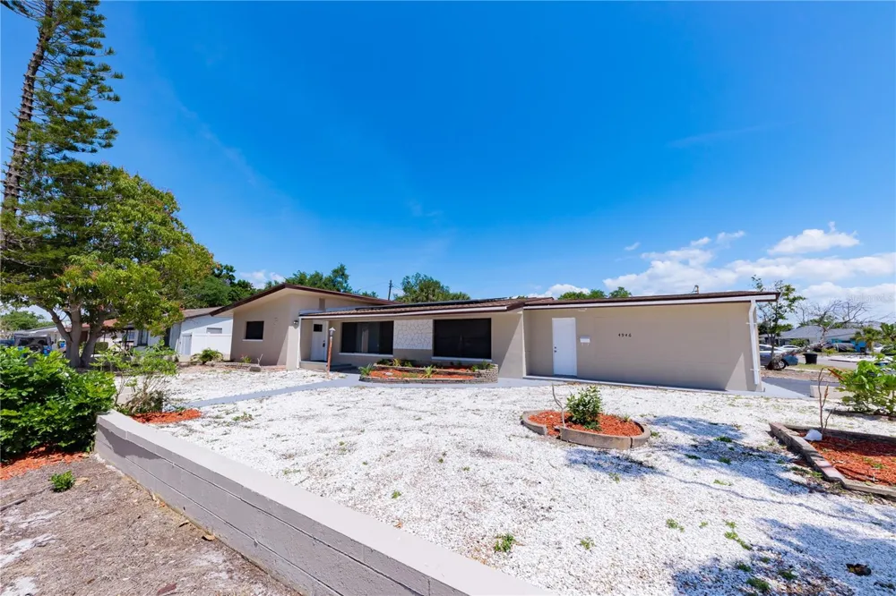 4946 DR MARTIN LUTHER KING JR STREET S St Petersburg, FL 33705