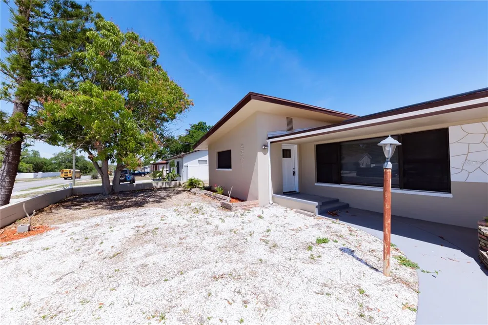 4946 DR MARTIN LUTHER KING JR STREET S St Petersburg, FL 33705