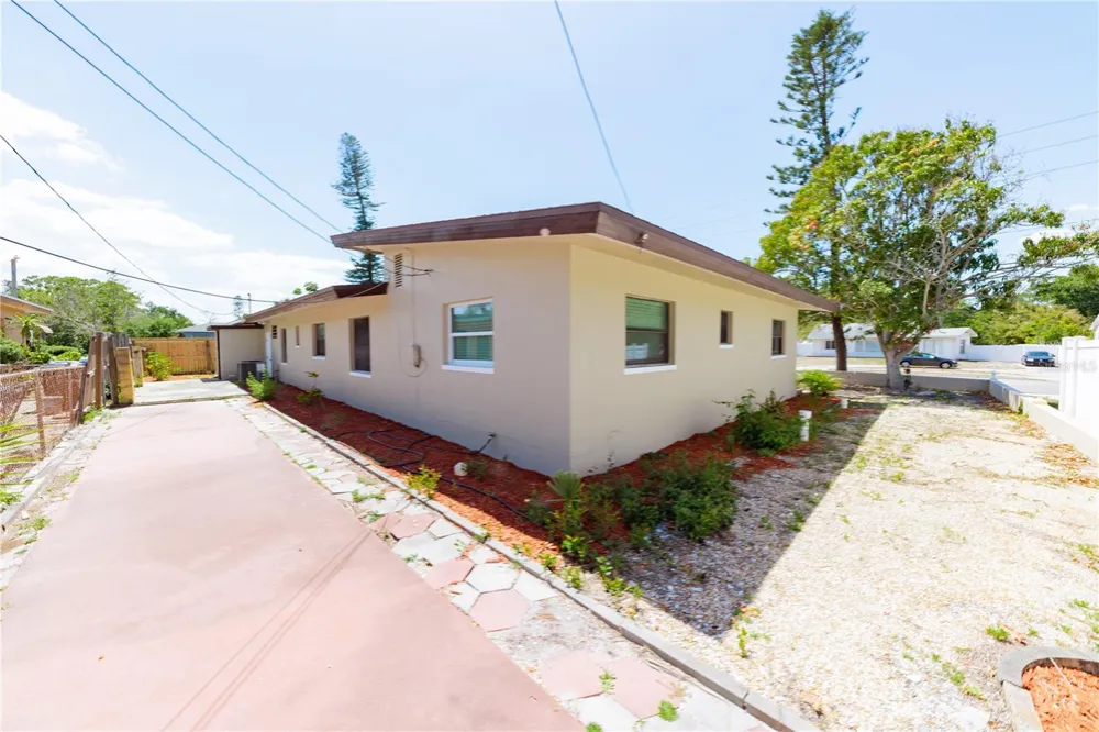 4946 DR MARTIN LUTHER KING JR STREET S St Petersburg, FL 33705