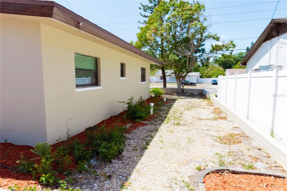 4946 DR MARTIN LUTHER KING JR STREET S St Petersburg, FL 33705