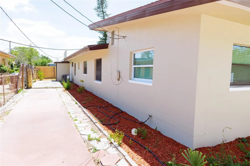 4946 DR MARTIN LUTHER KING JR STREET S St Petersburg, FL 33705