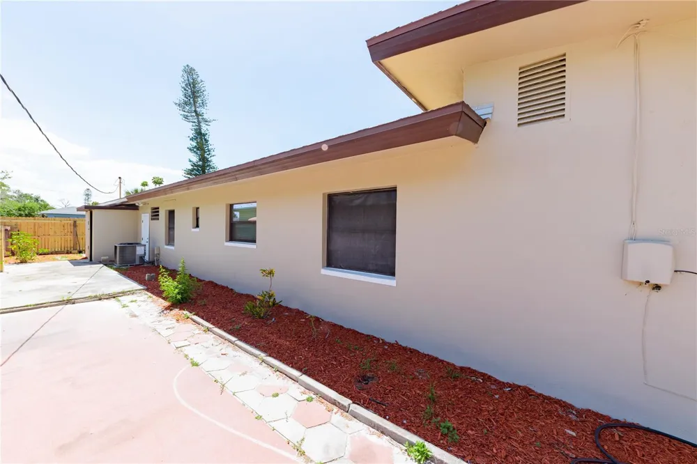 4946 DR MARTIN LUTHER KING JR STREET S St Petersburg, FL 33705