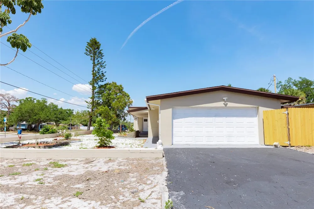 4946 DR MARTIN LUTHER KING JR STREET S St Petersburg, FL 33705