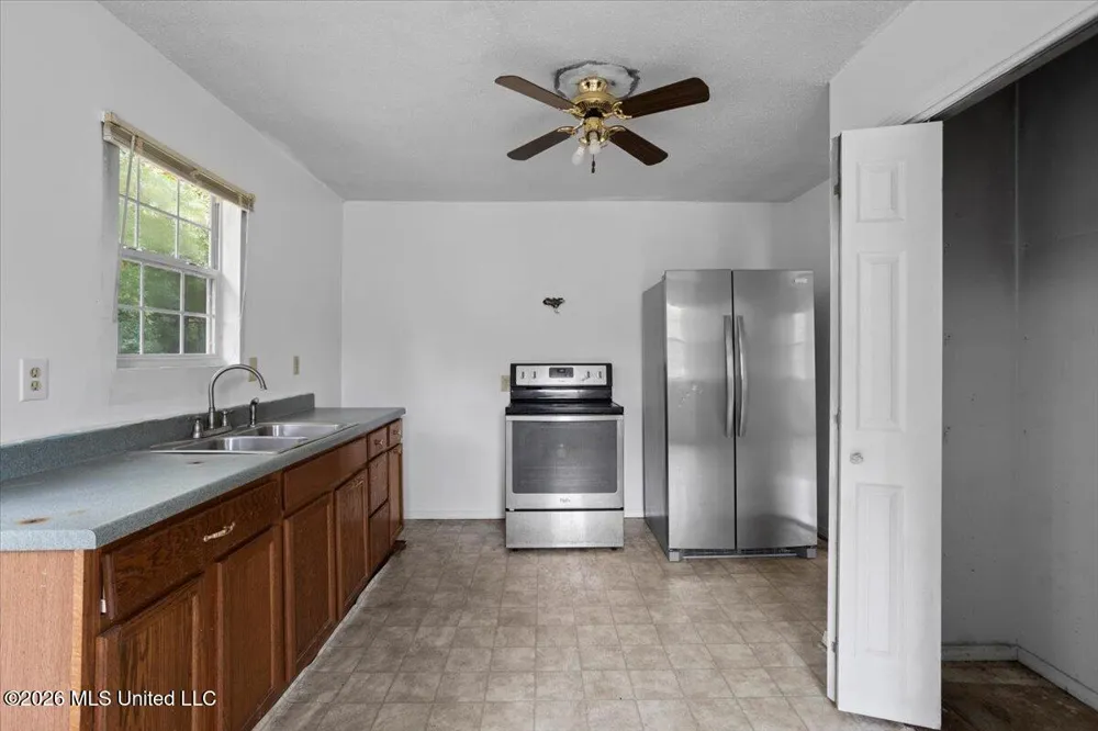 328 W Progress Road Prentiss, MS 39474