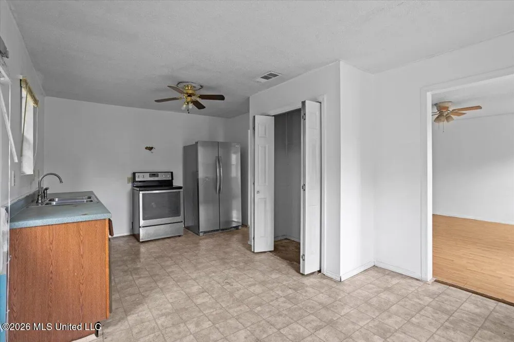 328 W Progress Road Prentiss, MS 39474