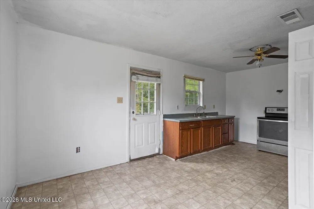 328 W Progress Road Prentiss, MS 39474