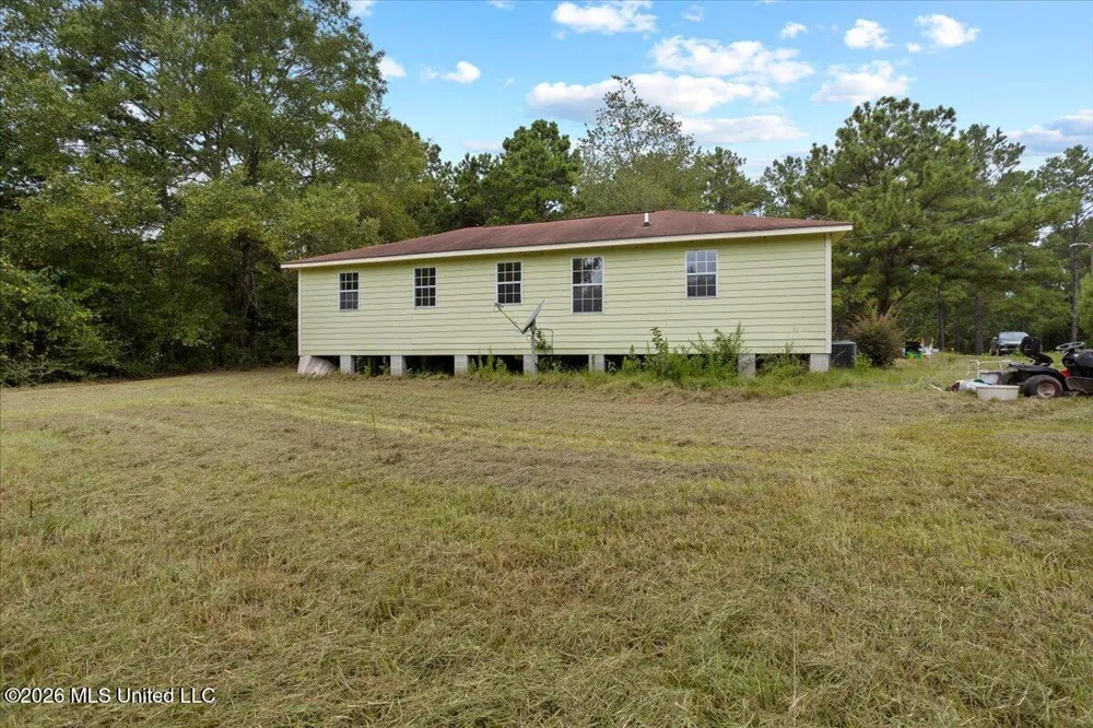 328 W Progress Road Prentiss, MS 39474