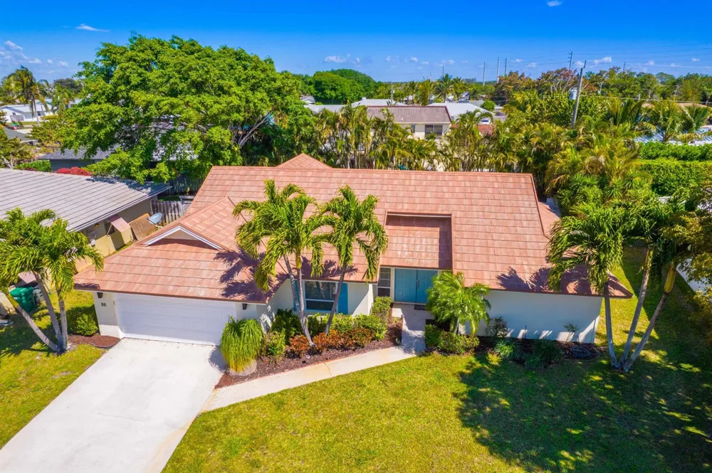 88 Pinehill Trail E Tequesta, FL 33469