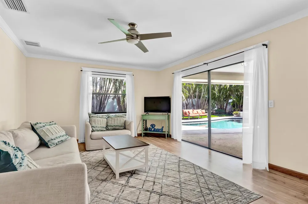 88 Pinehill Trail E Tequesta, FL 33469