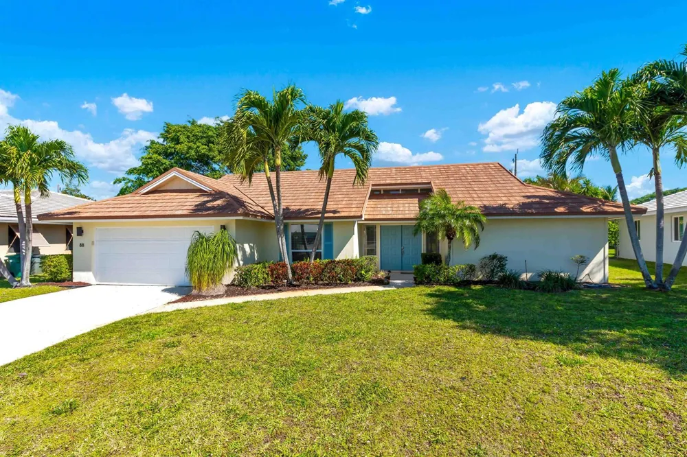 88 Pinehill Trail E Tequesta, FL 33469