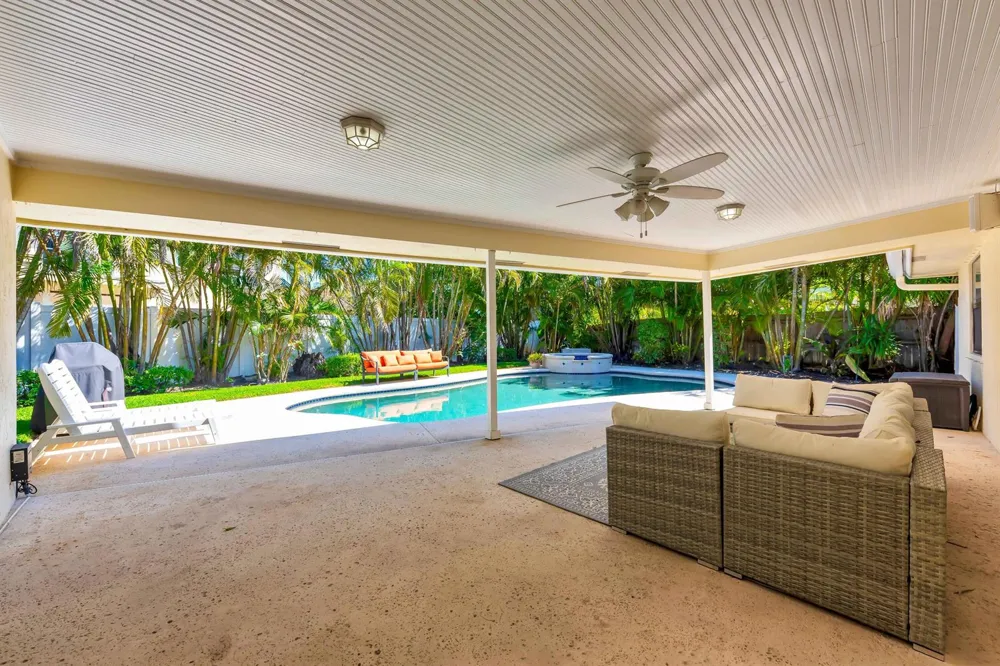 88 Pinehill Trail E Tequesta, FL 33469