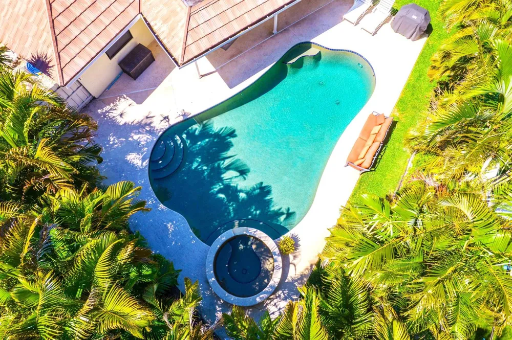 88 Pinehill Trail E Tequesta, FL 33469