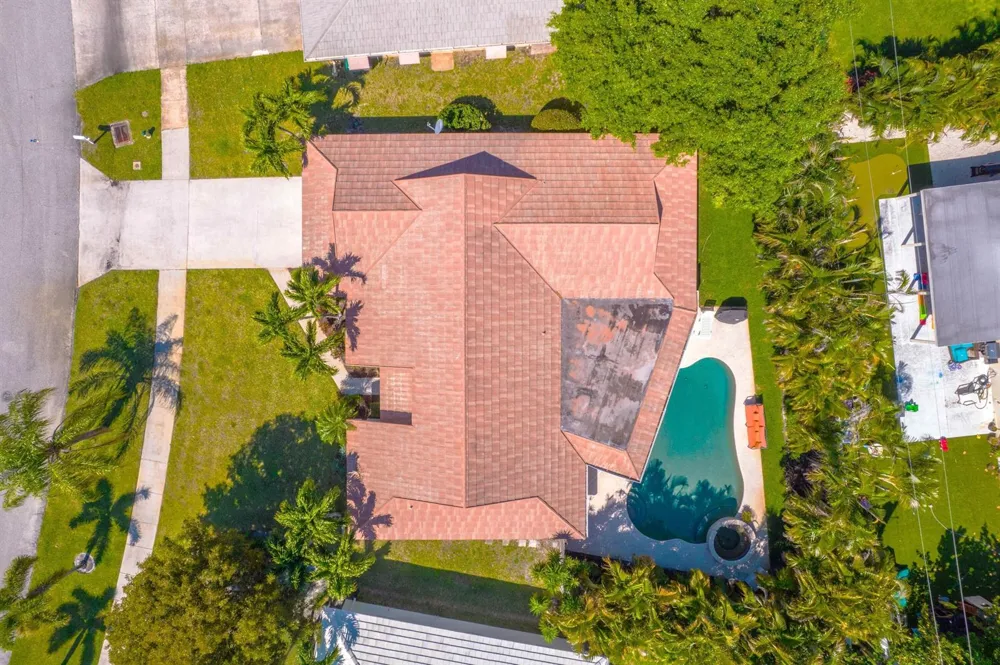 88 Pinehill Trail E Tequesta, FL 33469