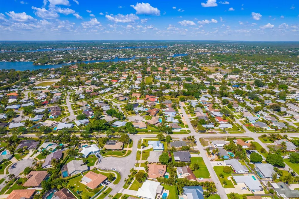 88 Pinehill Trail E Tequesta, FL 33469
