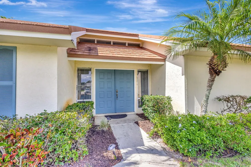 88 Pinehill Trail E Tequesta, FL 33469