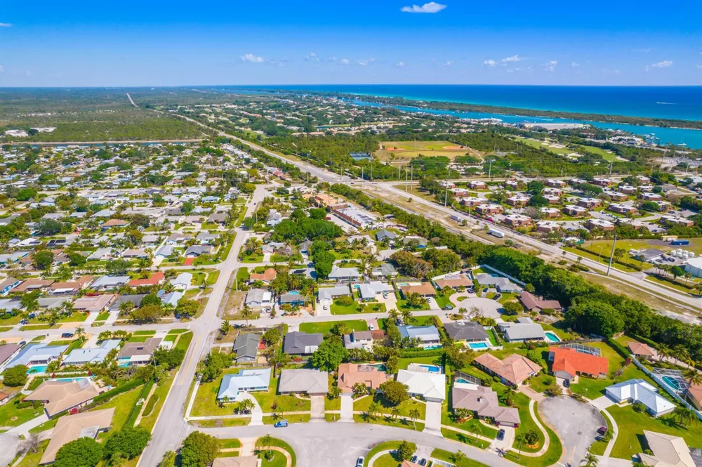 88 Pinehill Trail E Tequesta, FL 33469
