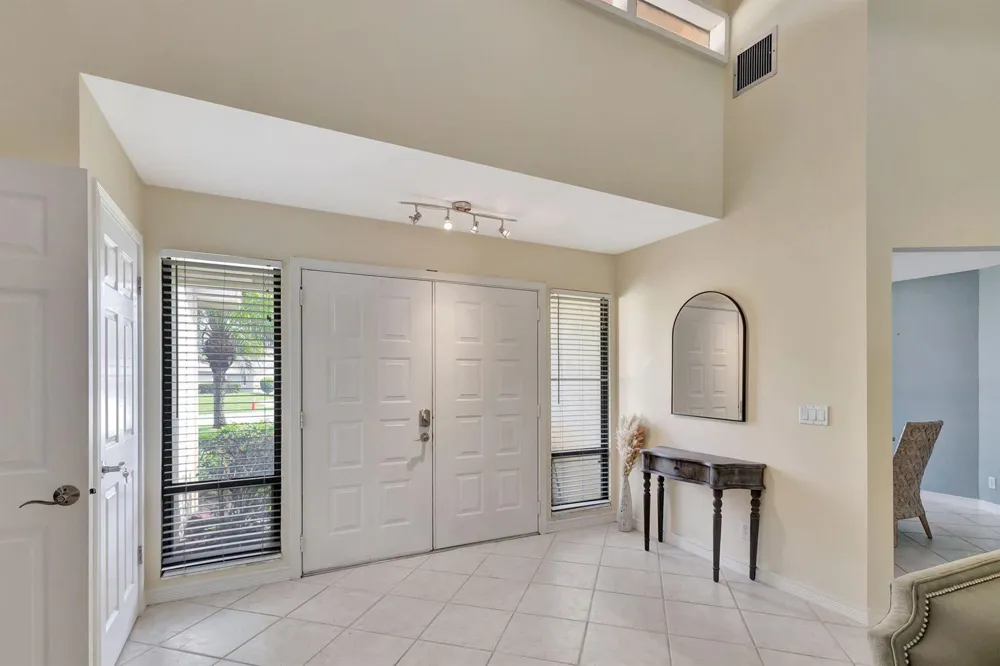 88 Pinehill Trail E Tequesta, FL 33469