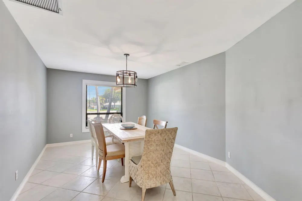 88 Pinehill Trail E Tequesta, FL 33469