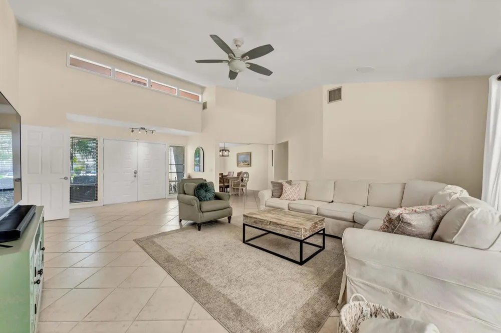 88 Pinehill Trail E Tequesta, FL 33469
