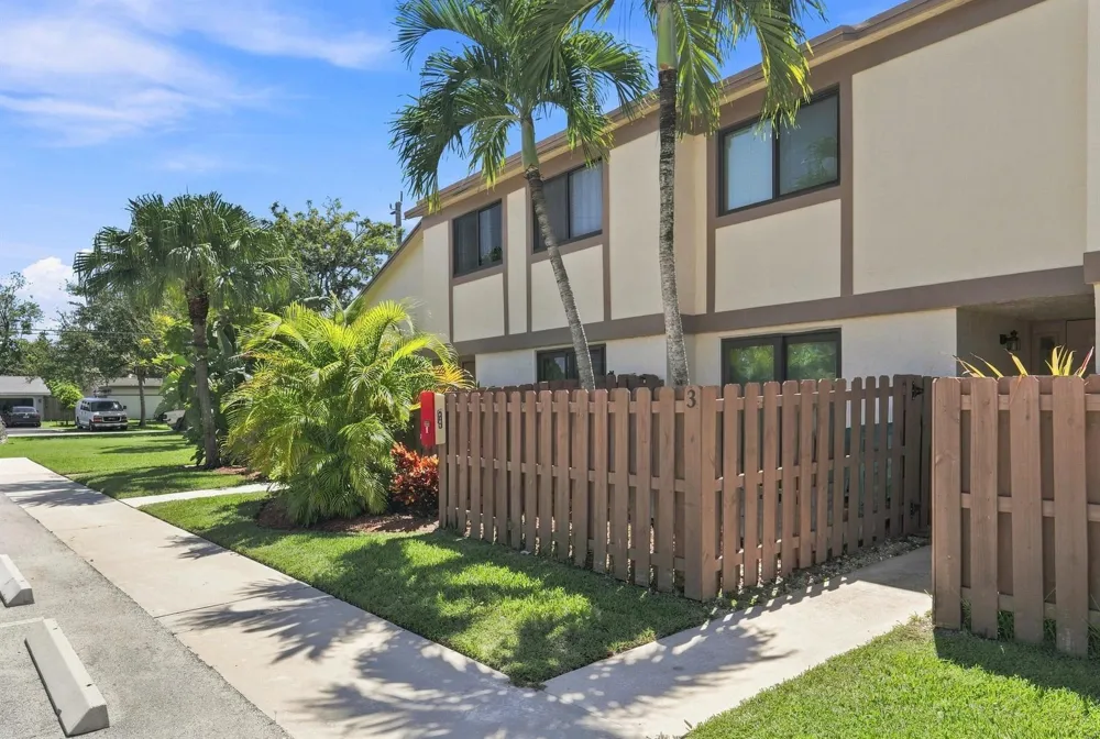 2975 NW 106th Avenue #3 Sunrise, FL 33322