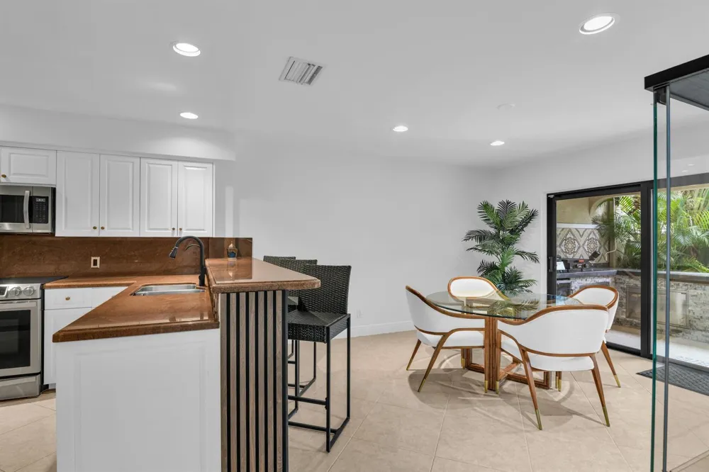 753 Villa Portofino Circle Deerfield Beach, FL 33442